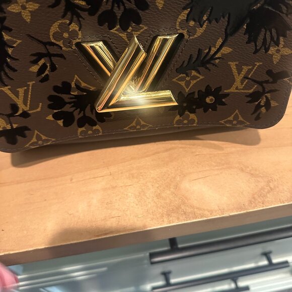 Louis Vuitton Twist MM Shoulder Bag Leather Monogram Blossom - Picture 8 of 13